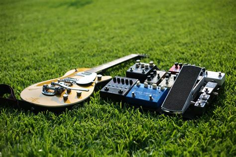 Will Whammy Bars Detune Your Guitar (& 7 Prevention Tips).